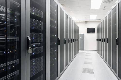 外部ネットワークから隔離されたオンプレミスのサーバールーム