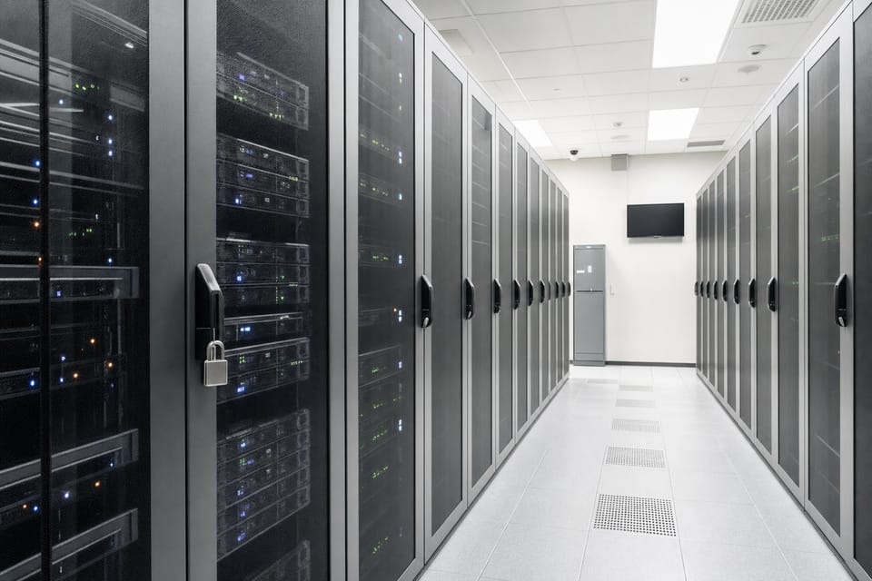 外部ネットワークから隔離されたオンプレミスのサーバールーム